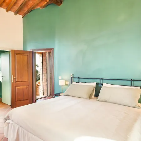 Casale Ombrone 11, Emma